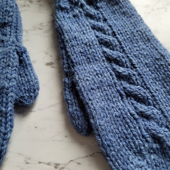 Hand knit Mittens - Picture 2 of 9